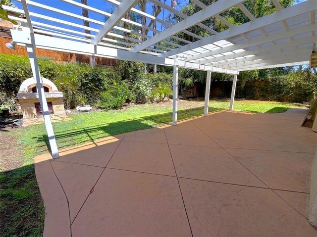 6691 Summerhill Court, Oak Park, CA 91377