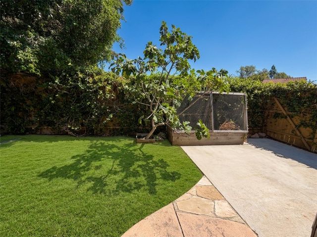 6691 Summerhill Court, Oak Park, CA 91377