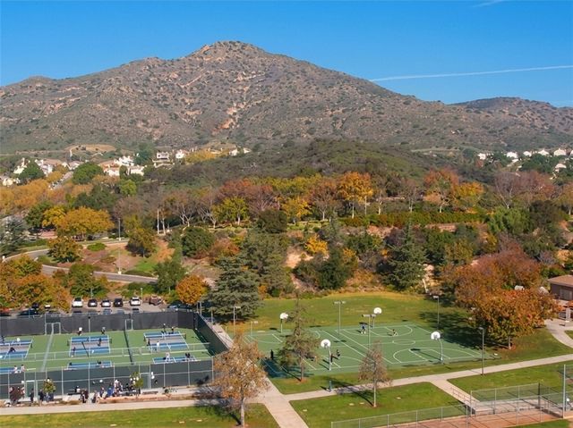 6691 Summerhill Court, Oak Park, CA 91377