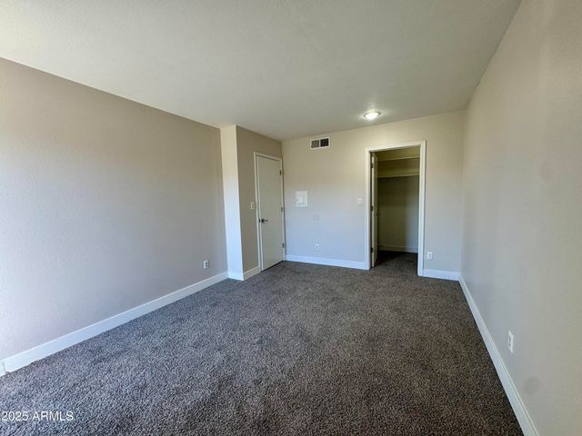 1702 W TUCKEY Lane 231, Phoenix, AZ 85015