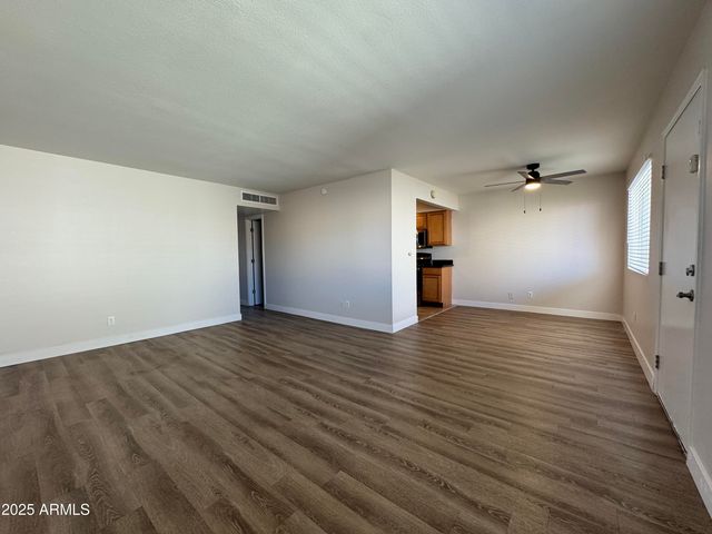 1702 W TUCKEY Lane 231, Phoenix, AZ 85015