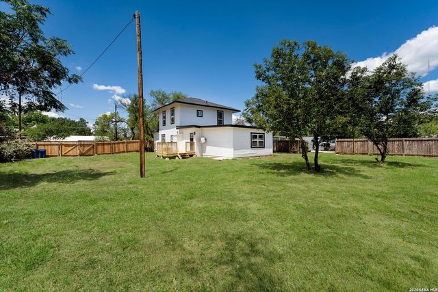 536 Commerce St, Pleasanton, TX 78064