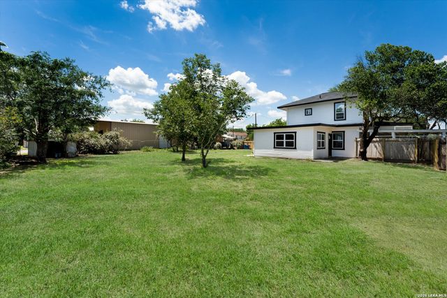 536 Commerce St, Pleasanton, TX 78064