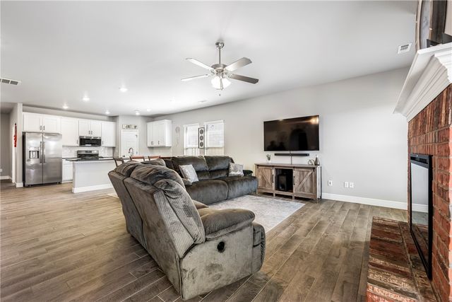 2041 Tallgrass Terrace, Centerton, AR 72719