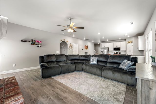 2041 Tallgrass Terrace, Centerton, AR 72719