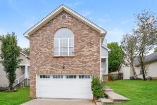 5932 Colchester Dr, Hermitage, TN 37076
