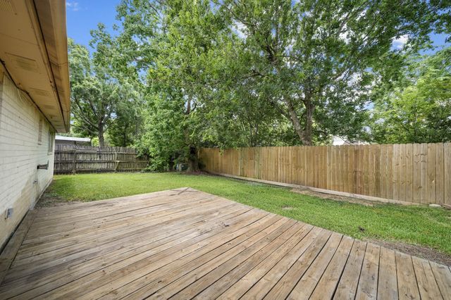 16306 Forest Bend Avenue, Friendswood, TX 77546