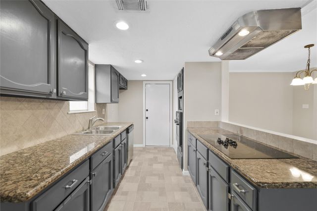 16306 Forest Bend Avenue, Friendswood, TX 77546