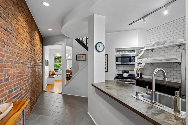 331 Milton Street, Cincinnati, OH 45202