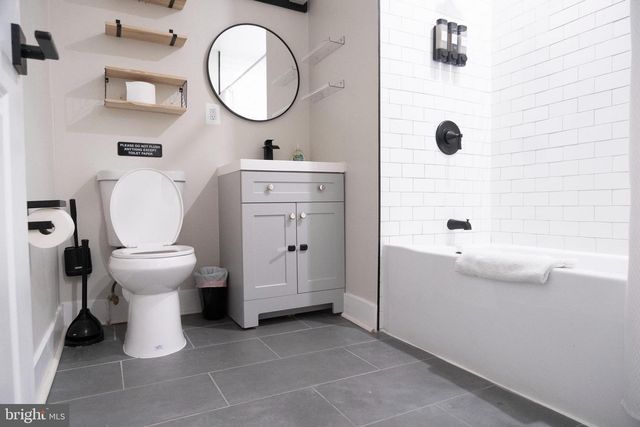 2427 IRVING ST NE, Washington, DC 20018