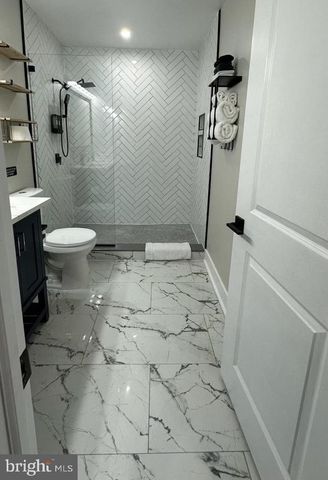 2427 IRVING ST NE, Washington, DC 20018