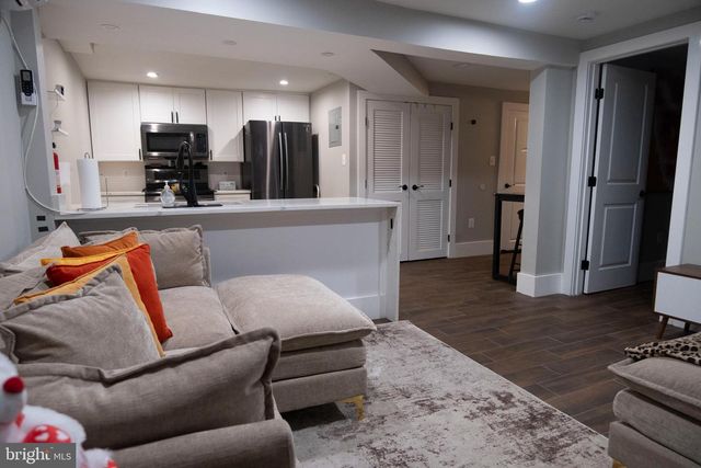 2427 IRVING ST NE, Washington, DC 20018