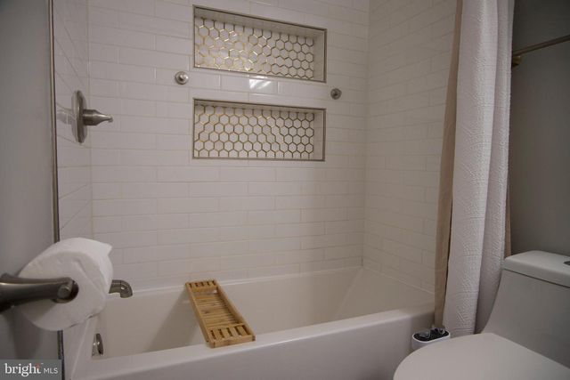 2427 IRVING ST NE, Washington, DC 20018