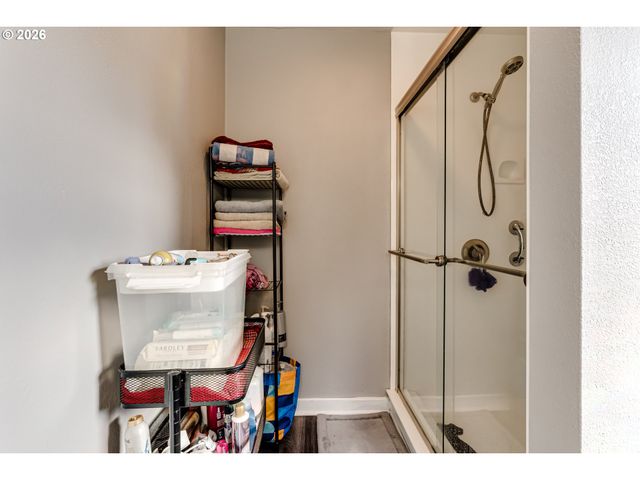 24970 HUNTER Ave, Veneta, OR 97487