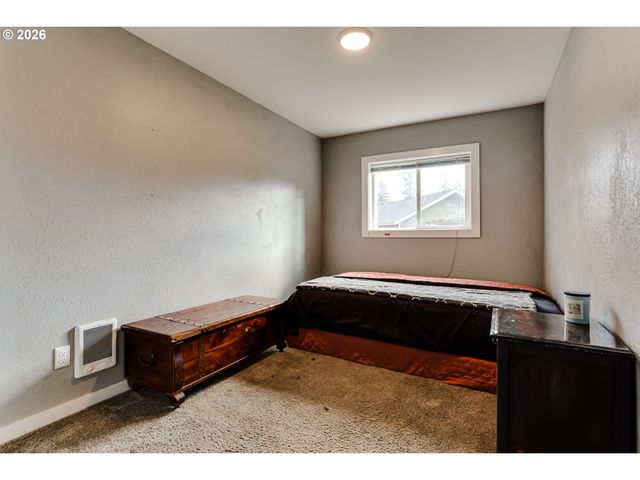 24970 HUNTER Ave, Veneta, OR 97487