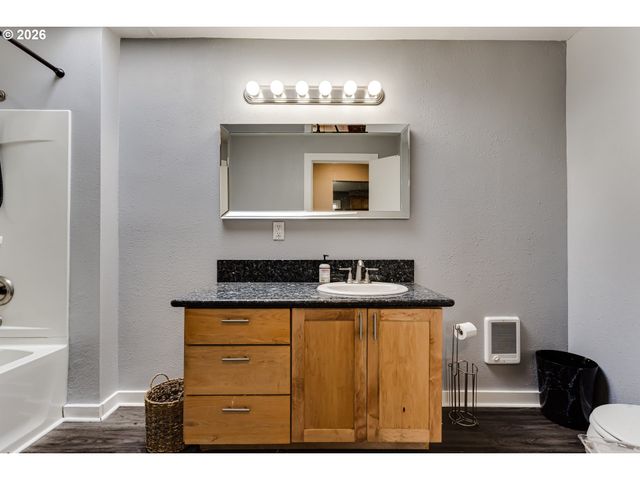 24970 HUNTER Ave, Veneta, OR 97487