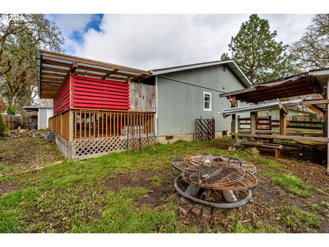 24970 HUNTER Ave, Veneta, OR 97487