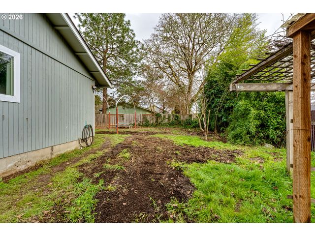 24970 HUNTER Ave, Veneta, OR 97487