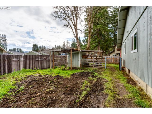 24970 HUNTER Ave, Veneta, OR 97487