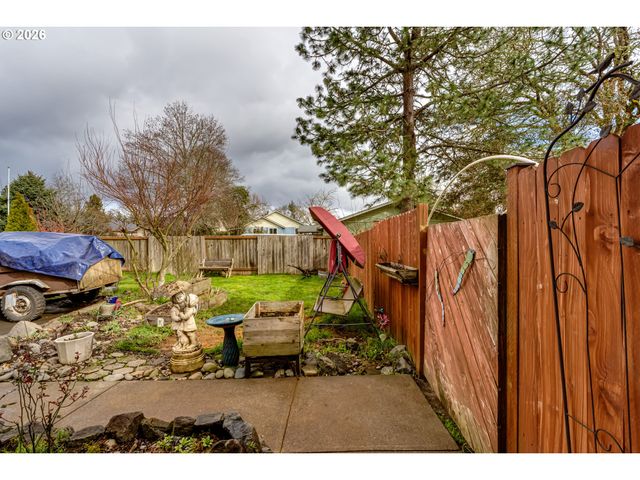 24970 HUNTER Ave, Veneta, OR 97487