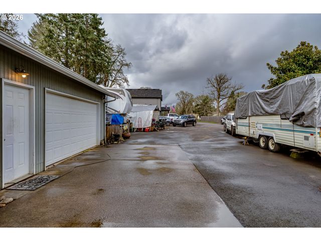 24970 HUNTER Ave, Veneta, OR 97487