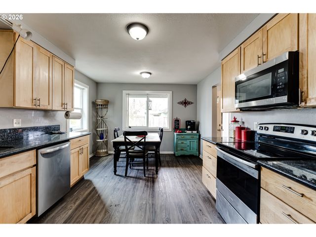 24970 HUNTER Ave, Veneta, OR 97487