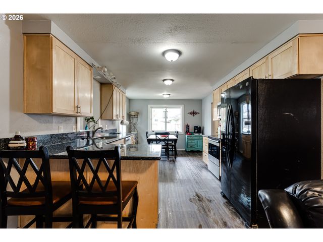 24970 HUNTER Ave, Veneta, OR 97487