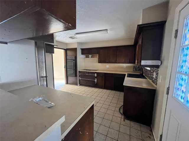 9867 Sageroyal Lane, Houston, TX 77089