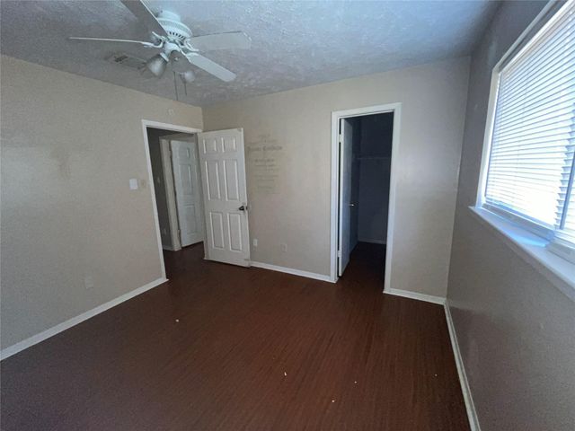 9867 Sageroyal Lane, Houston, TX 77089