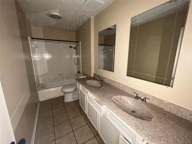 9867 Sageroyal Lane, Houston, TX 77089