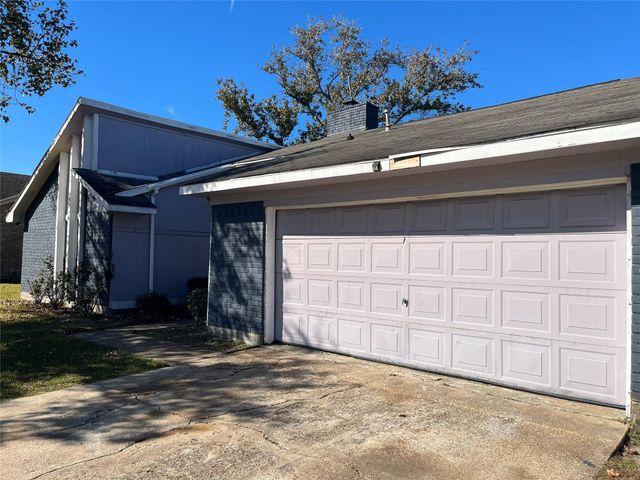 9867 Sageroyal Lane, Houston, TX 77089