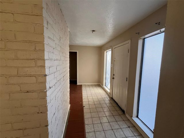 9867 Sageroyal Lane, Houston, TX 77089