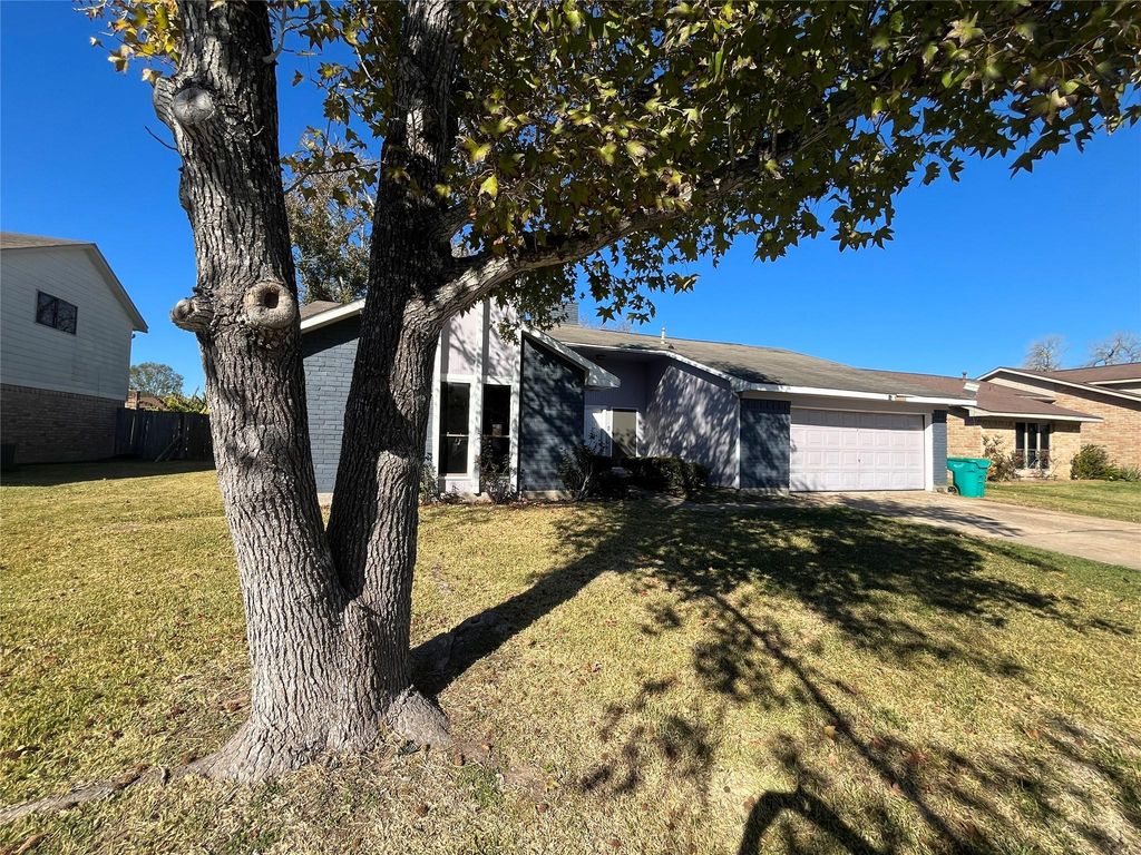 9867 Sageroyal Lane, Houston, TX 77089