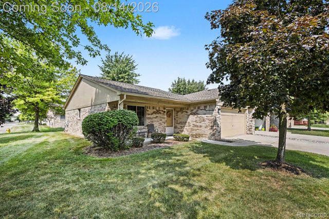 41595 Berly Drive, Clinton Charter Township, MI 48038