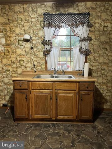 1703 INDUSTRIAL PARK RD, Mifflintown, PA 17059