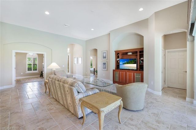 12118 Wicklow LN, Naples, FL 34120