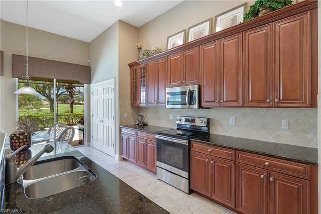 12118 Wicklow LN, Naples, FL 34120