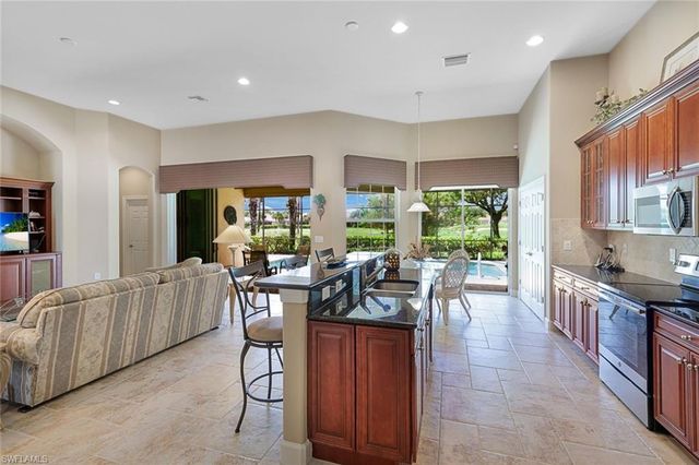 12118 Wicklow LN, Naples, FL 34120