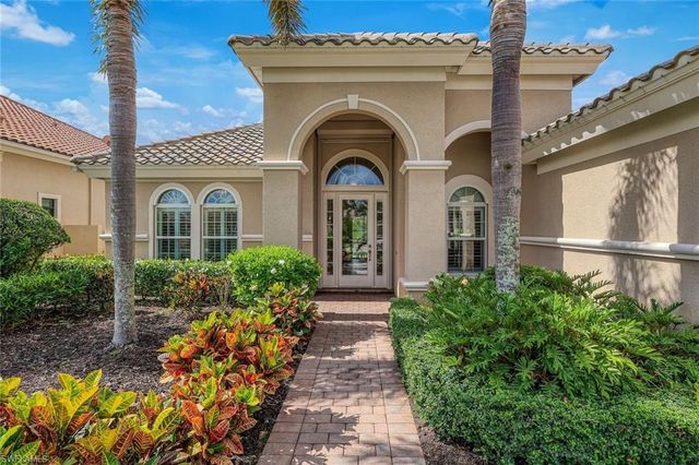 12118 Wicklow LN, Naples, FL 34120