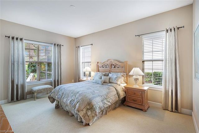 12118 Wicklow LN, Naples, FL 34120