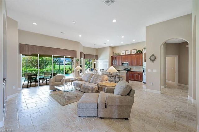 12118 Wicklow LN, Naples, FL 34120