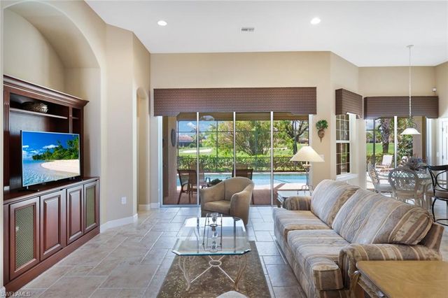 12118 Wicklow LN, Naples, FL 34120