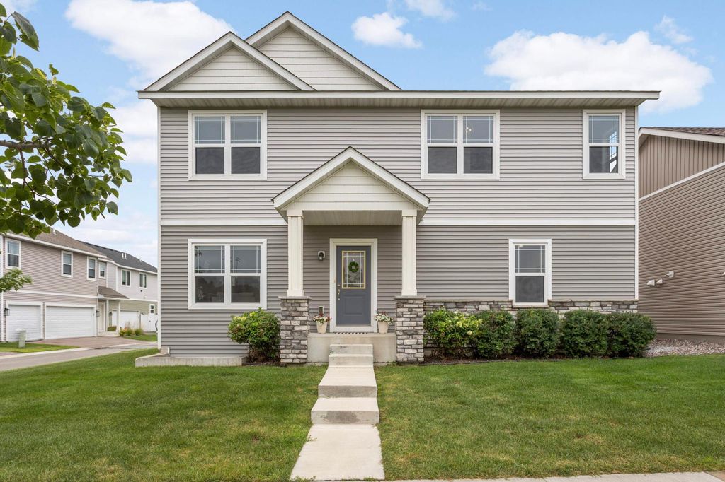 2744 Clover Ridge Drive, Chaska, MN 55318