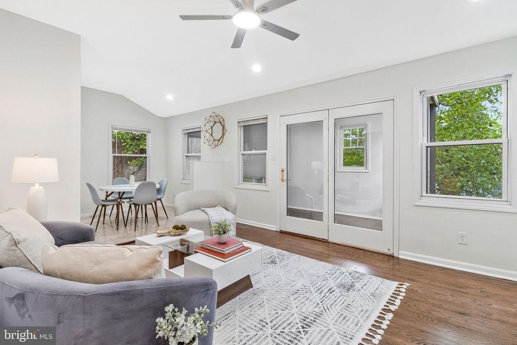 Image 12 of property listing at 11515 GOODLOE RD, Silver Spring, MD 20906