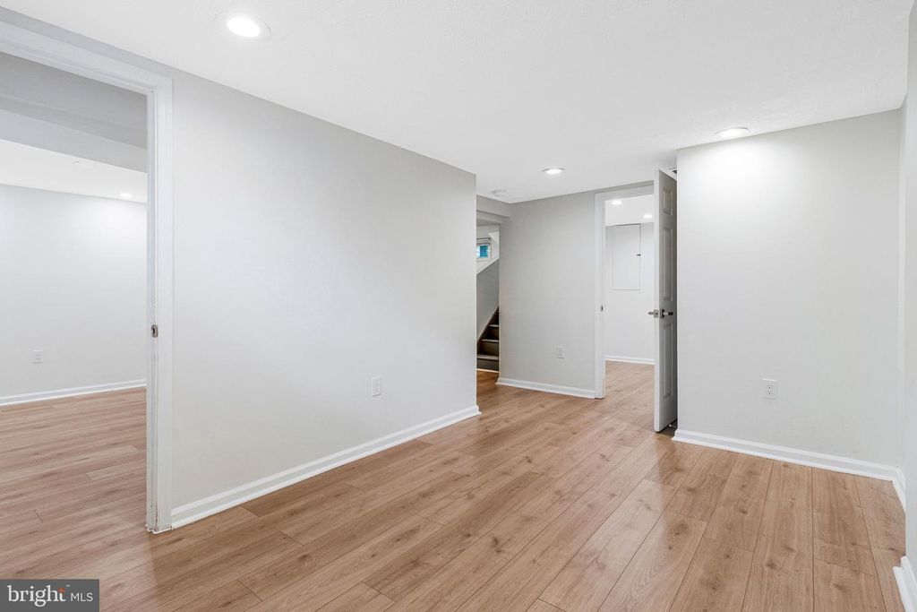 Image 24 of property listing at 11515 GOODLOE RD, Silver Spring, MD 20906