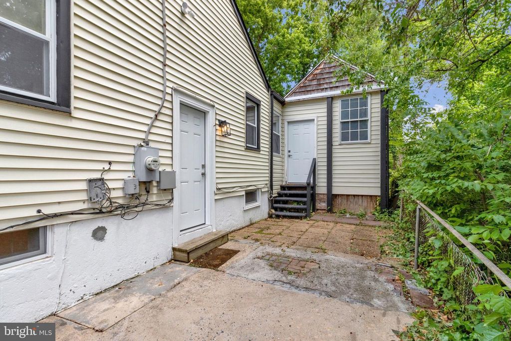Image 29 of property listing at 11515 GOODLOE RD, Silver Spring, MD 20906