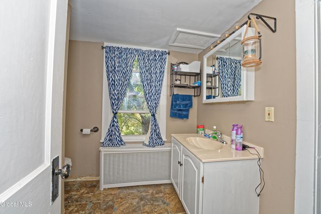 100 Bally Bay Lane, Guilderland, NY 12009