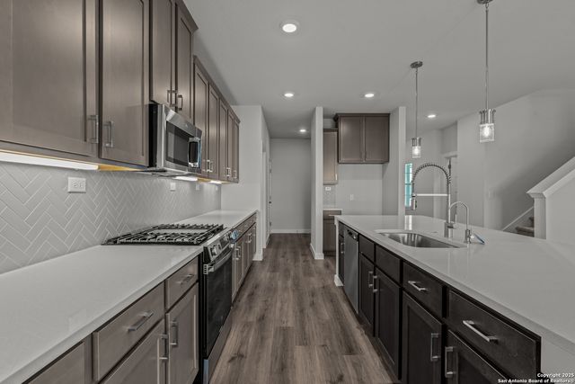 2046 Newforest Peak, New Braunfels, TX 78130