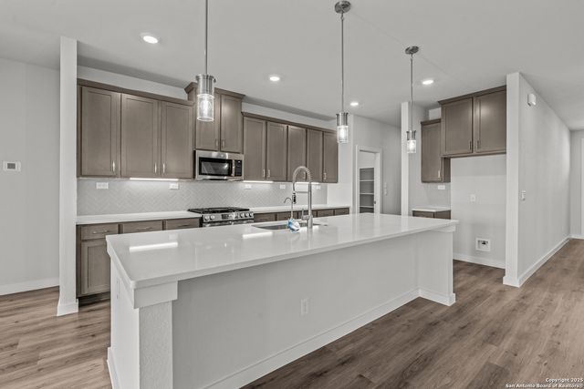 2046 Newforest Peak, New Braunfels, TX 78130