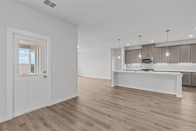 2046 Newforest Peak, New Braunfels, TX 78130
